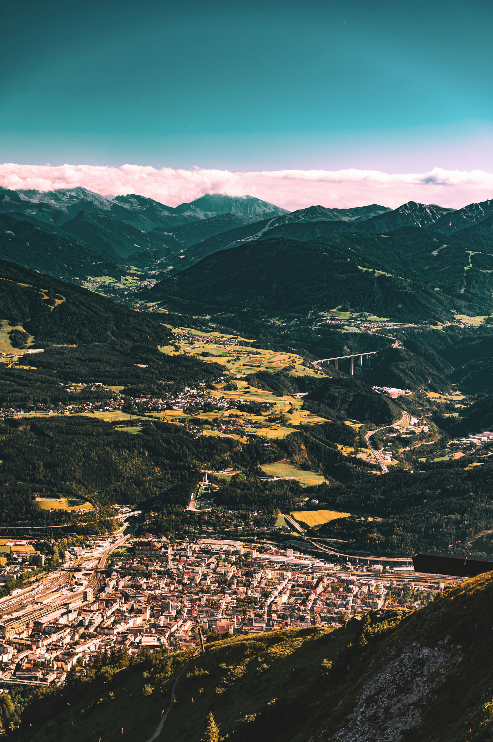 Ausblick von der Nordkette über Innsbruck bis hin zur Europa-Brücke